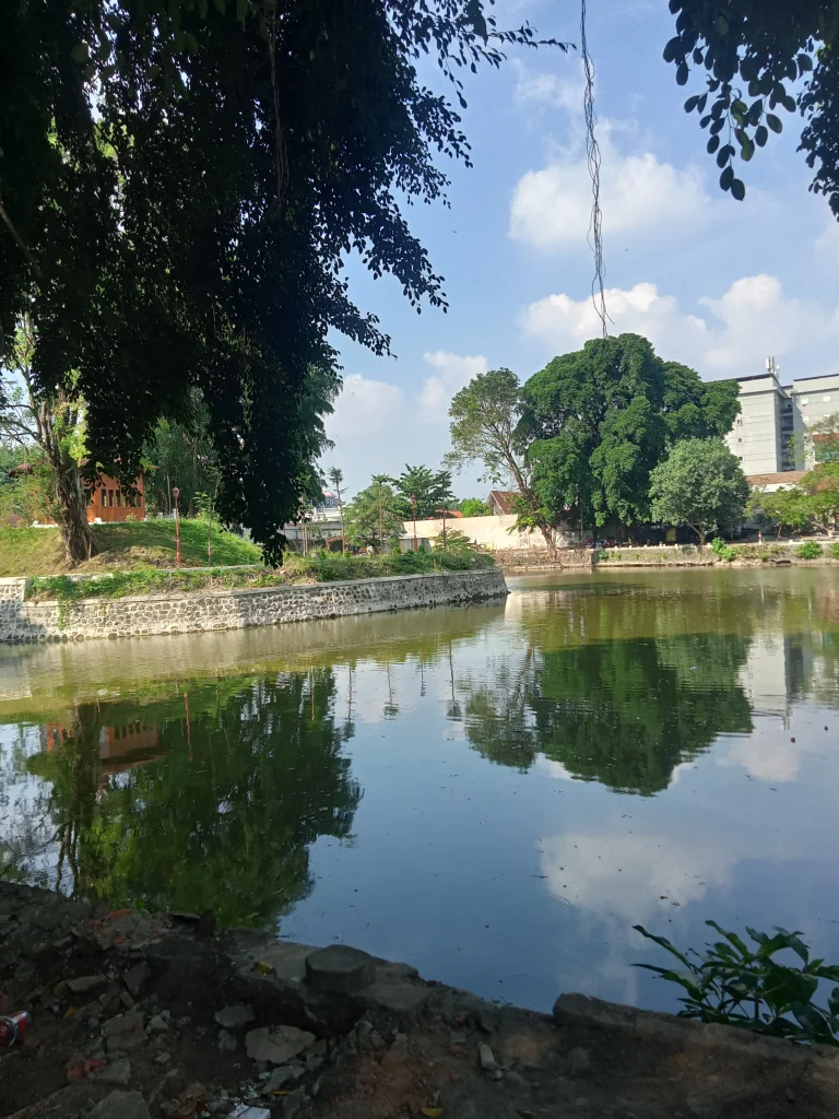 kolam yang umum dipakai memancing di taman sriwedari solo