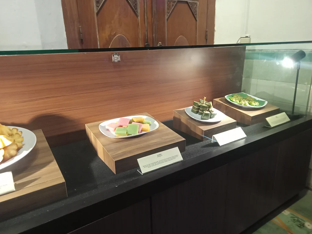 replika makanan tradisional di museum kotagede jogja